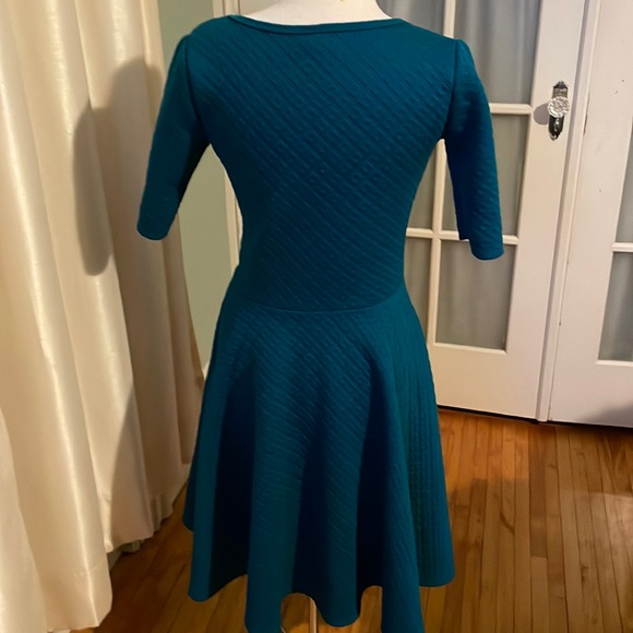 LuLaRoe Nicole Dress. Size M. Beautiful teal color, quilted texture. - Picture 4 of 6